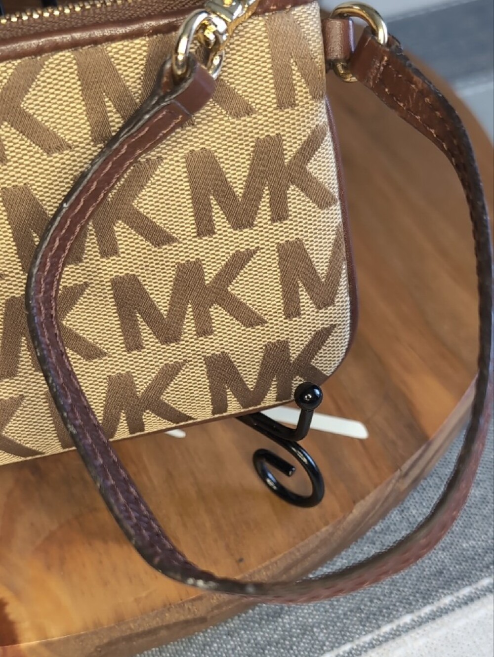 🌹Michael Kors Signature MK Canvas Wristlet - Picture 12 of 13